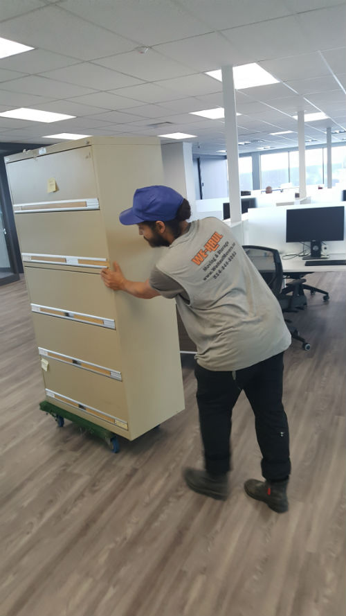 We_Haul_Movers_5832_Boulevard_Saint-Laurent_Montreal_Quebec_H2T1T3_Plateau-Mont-Royal_514-846-8080_team_cabinet.jpg