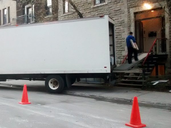 moving_We_Haul_Movers_5832_Boulevard_Saint-Laurent_Montreal_Quebec_H2T1T3_Plateau-Mont-Royal_514-846-8080.jpg